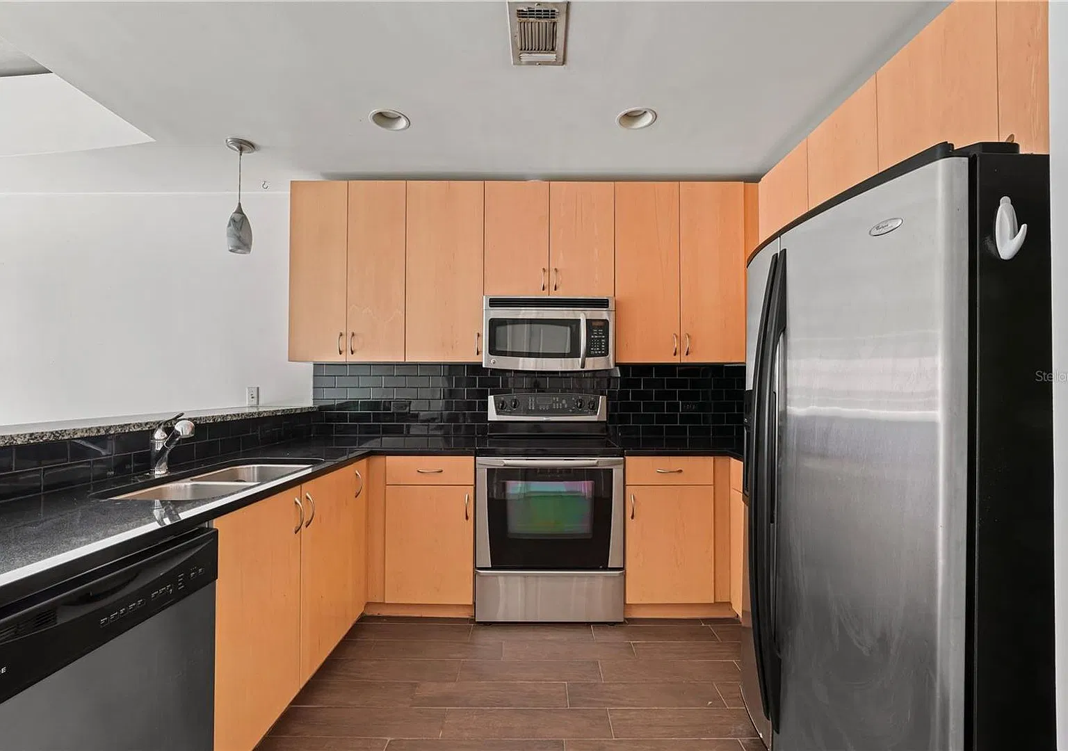 Open Floorplan! — Photo 3