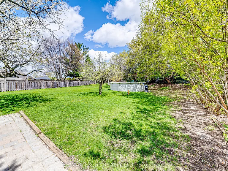 51 Tordale Cres — Photo 3