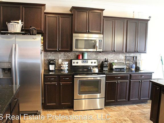 4th image of 100 Greenbriar St NE