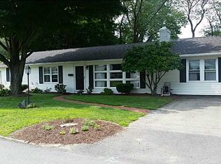 31 Duchess St, Warwick, RI 02886