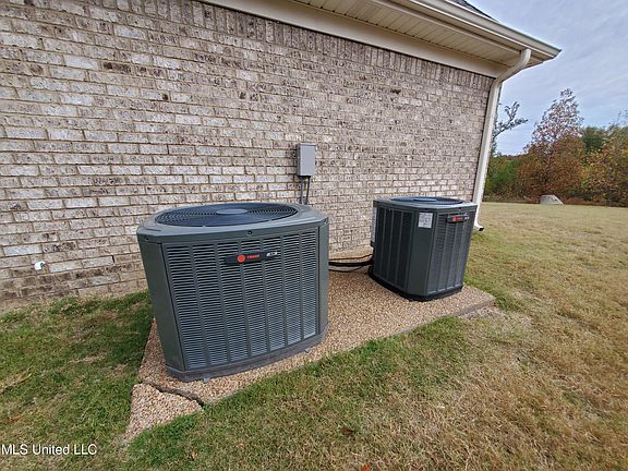 4th image of 3836 Dawnwood Cir E