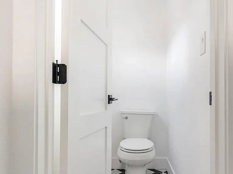 2113 Harriman Ln — Photo 26
