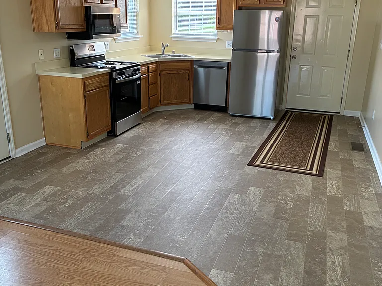 105 Parker Pl #105 — Photo 2
