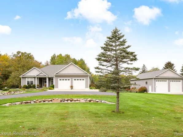 7146 Barkley Rd, Vassar, MI 48768