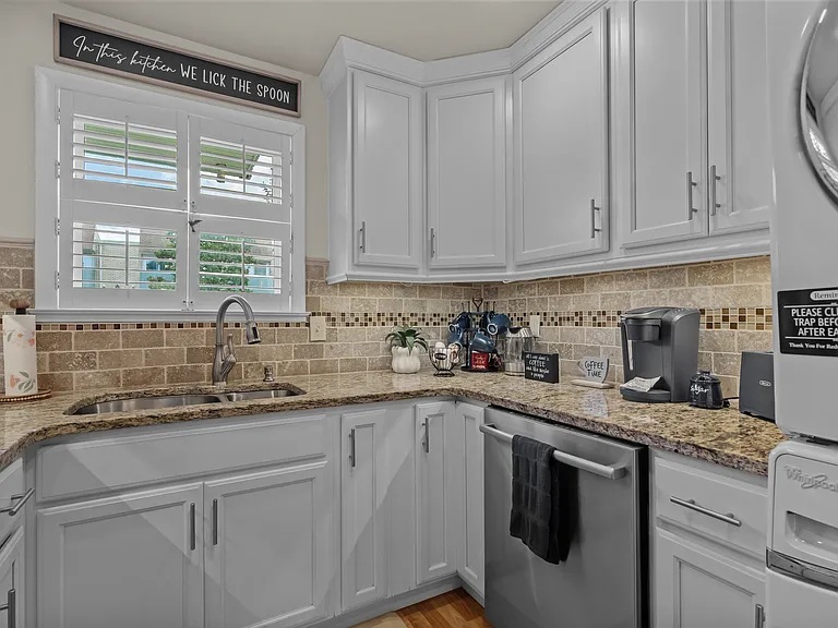 4701 N Kings Hwy #6 — Photo 8