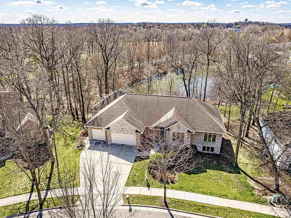 1st image of 5912 Oak Hollow Dr
