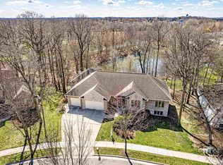5912 Oak Hollow Dr, Mc Farland, WI 53558