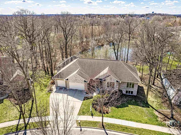 5912 Oak Hollow Dr, Mc Farland, WI 53558