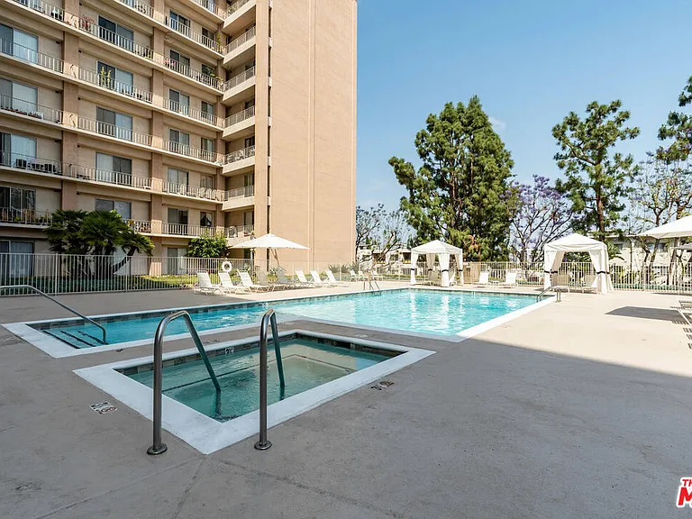 100 S Doheny Dr #518 — Photo 16