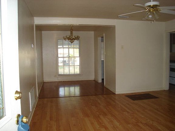 5th image of 130 Clayton St