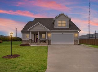 6 Foxtrot Ln, Monticello, IL 61856