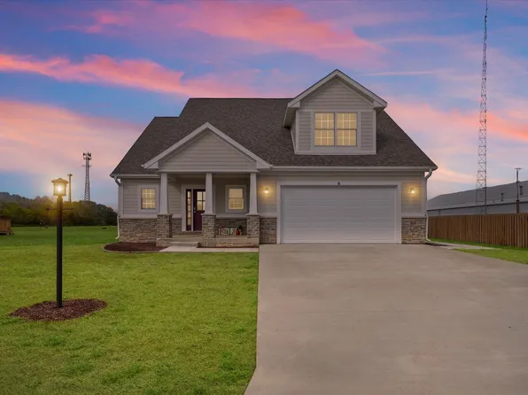 6 Foxtrot Ln, Monticello, IL 61856