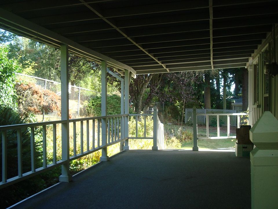 2nd image of 1025 NE 180th St