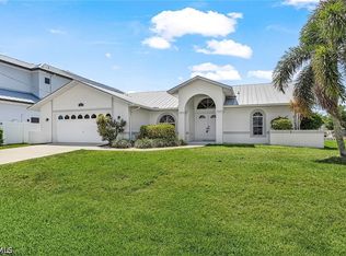 1432 Viking Ct, Cape Coral, FL 33904