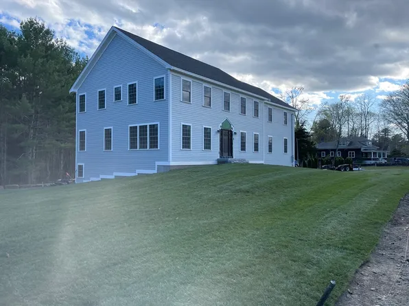 28 Marion Rd, Rochester, MA 02770