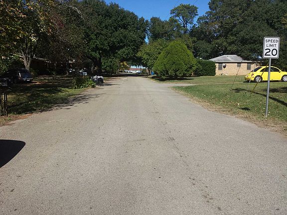 4th image of 102 N Hearon Dr