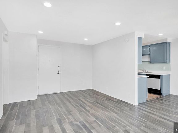 4th image of 525 N Sycamore Ave APT 432