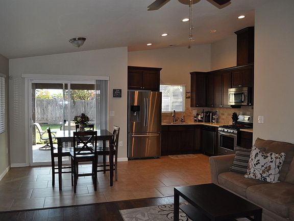 3rd image of 3606 Castlepark Dr