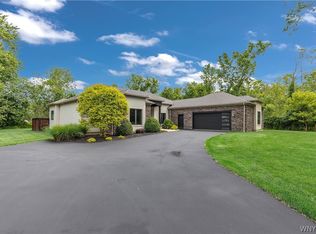 574 N Ellicott Creek Rd, Amherst, NY 14228
