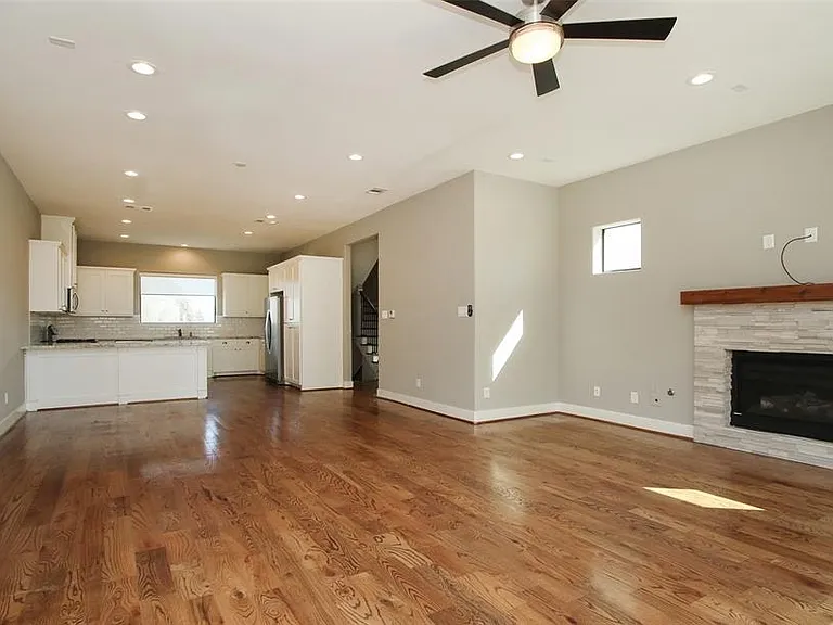 2529 Calumet St — Photo 23