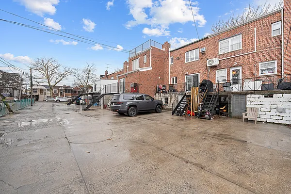 Sold by 5 Boro Realty Corp | media 18
