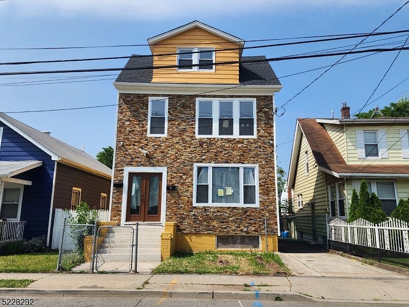 1st image of 150 Paine Ave #2