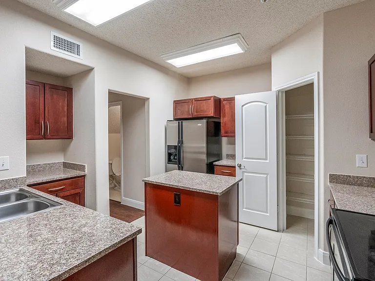 San Brisas Apartment Homes — Photo 8
