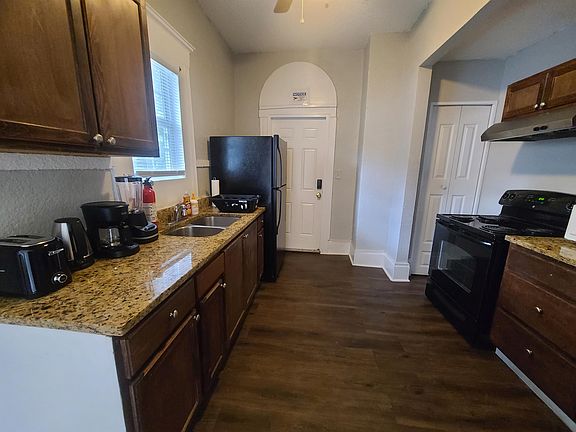 4th image of 1489 Steele St #2