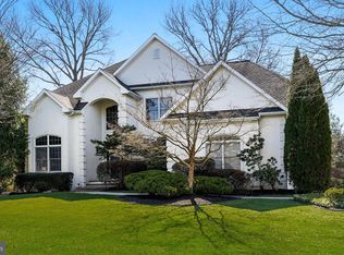 5 Armstrong Dr, Moorestown, NJ 08057