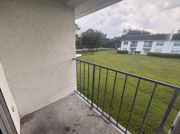 5039 Bordeaux Village Pl Unit 202, Tampa, FL 33617