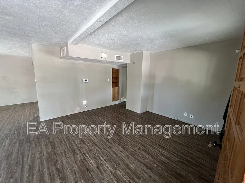 2 bed, 1.5 bath, 1200 sqft, $1,745 — Photo 3