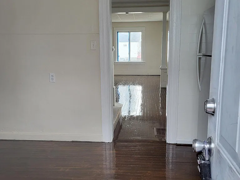 921 Hancock St — Photo 6