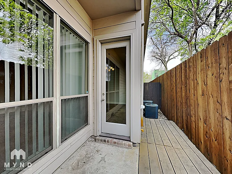 2204 Apollonia Ln — Photo 14