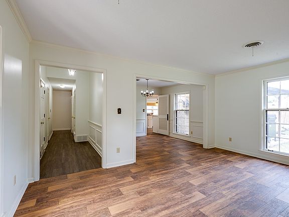 3rd image of 5662 Chapman Ave