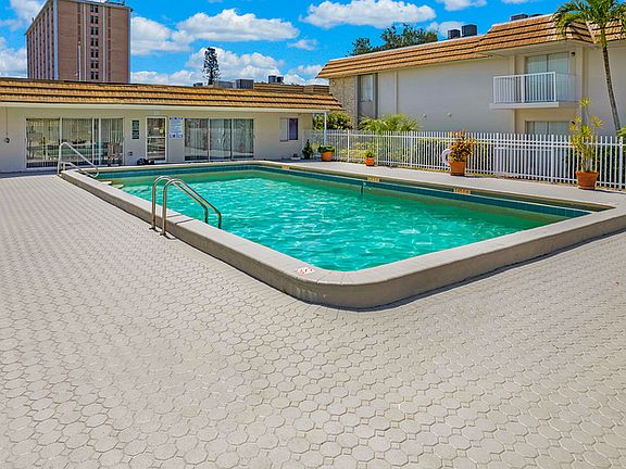 3rd image of 1830 Maravilla Ave APT 208