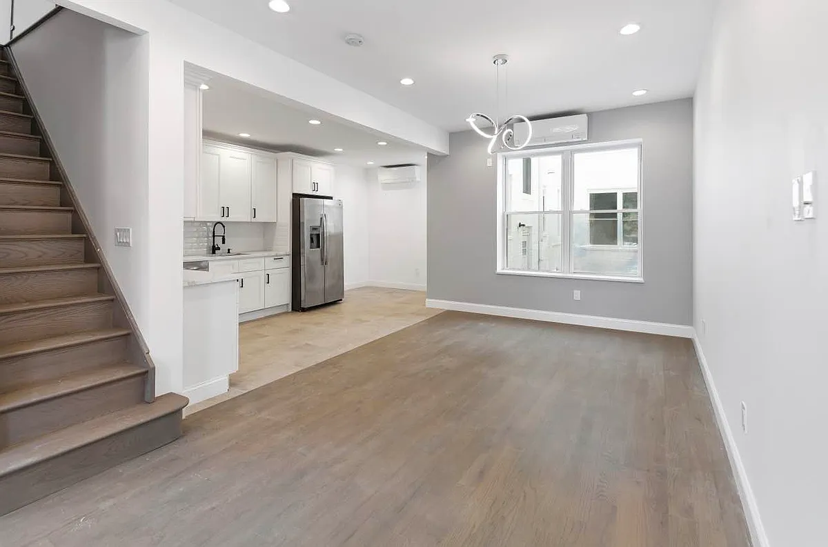 Building Photo - 1736 E 4th St #1C