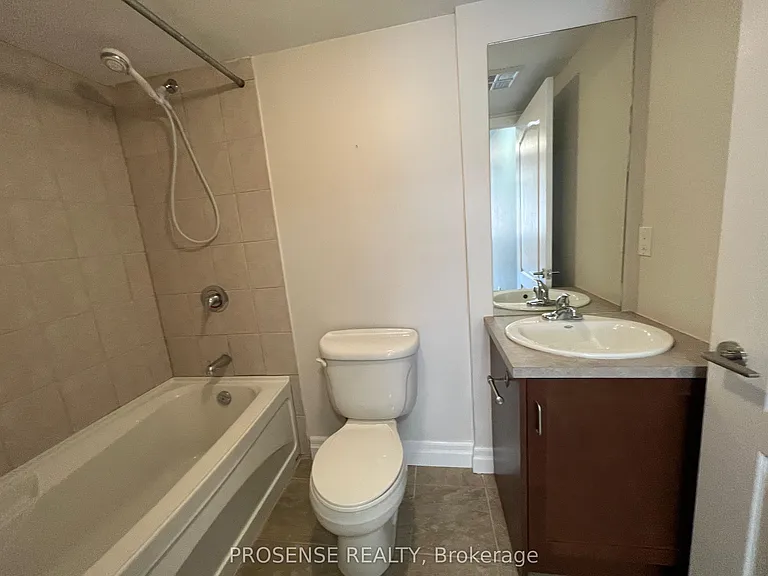 44 Bond St W #204 — Photo 11