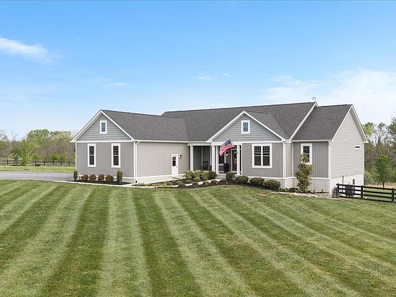 3rd image of 1015 Redbud Rd
