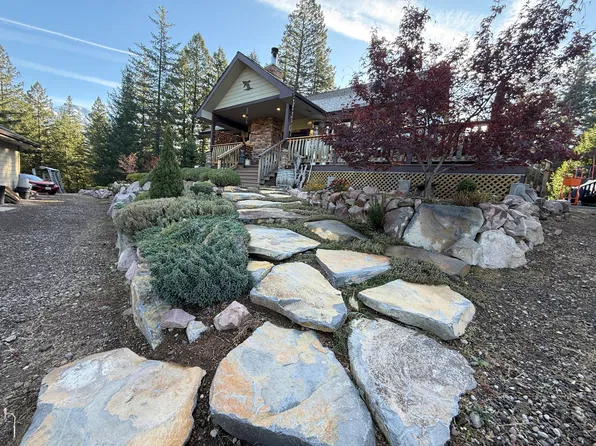 3633 Summit Dr, Mount Shasta, CA 96067