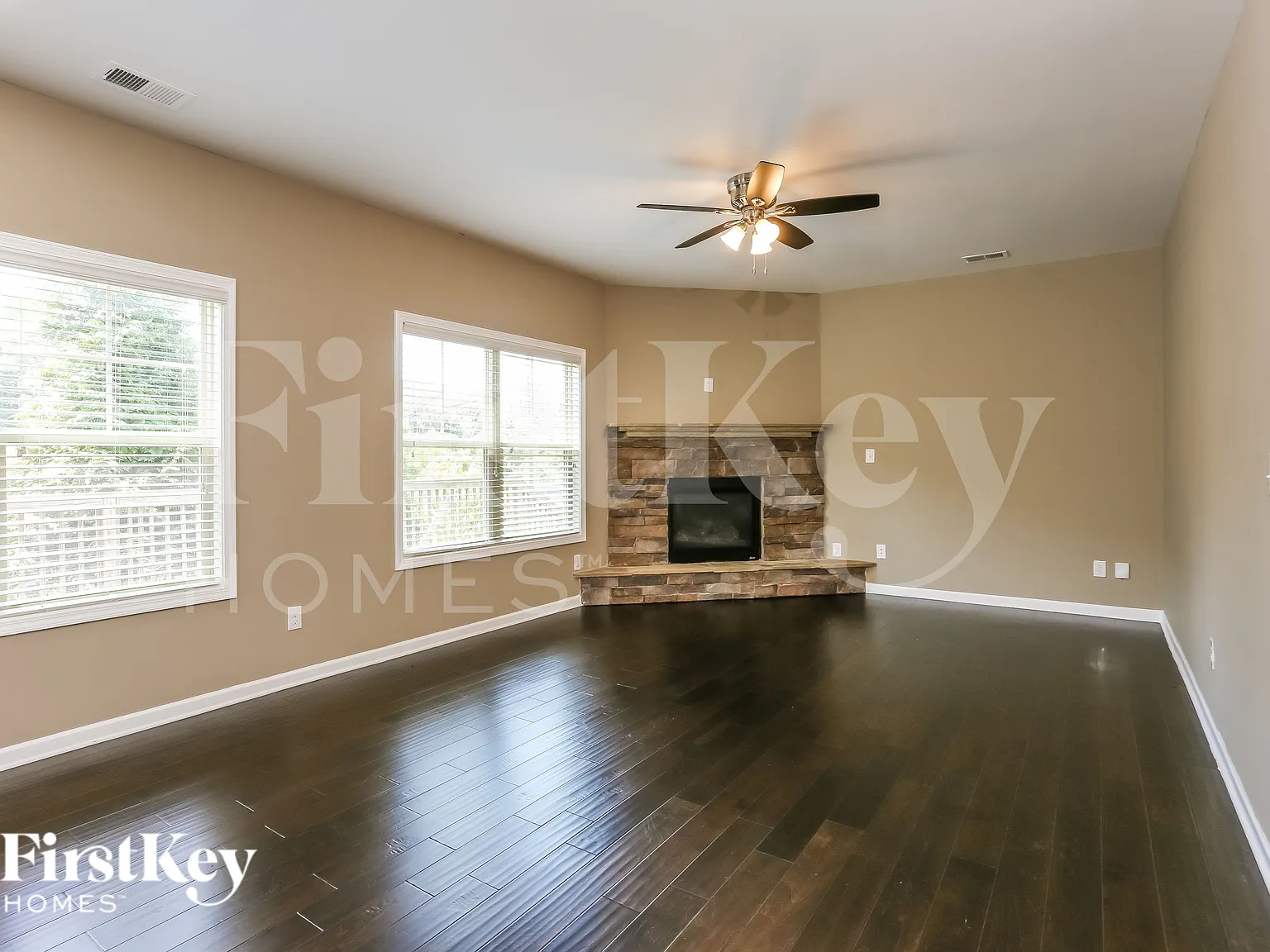 4 bed, 2.5 bath, 2307 sqft, $2,060 — Photo 3