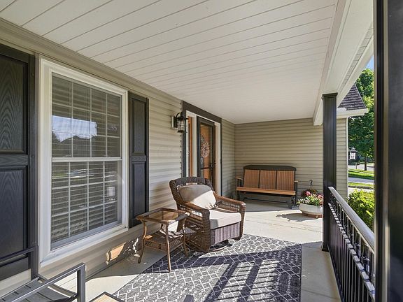 3rd image of 2919 Snowberry Ln