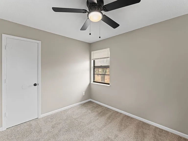 1100 SW Kingscross Rd — Photo 22
