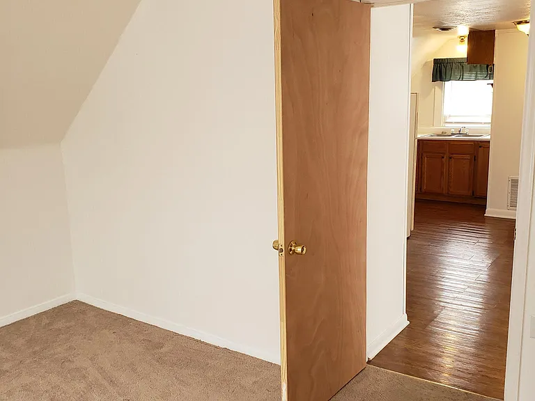 557 4th St #3 — Photo 7