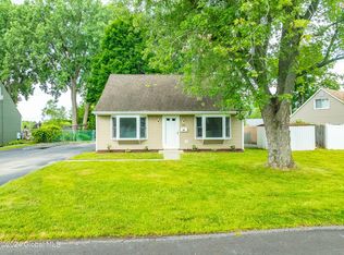 44 Bailey Ave, Latham, NY 12110