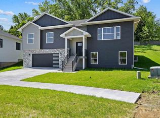 706 Silver Ln, Iowa City, IA 52245