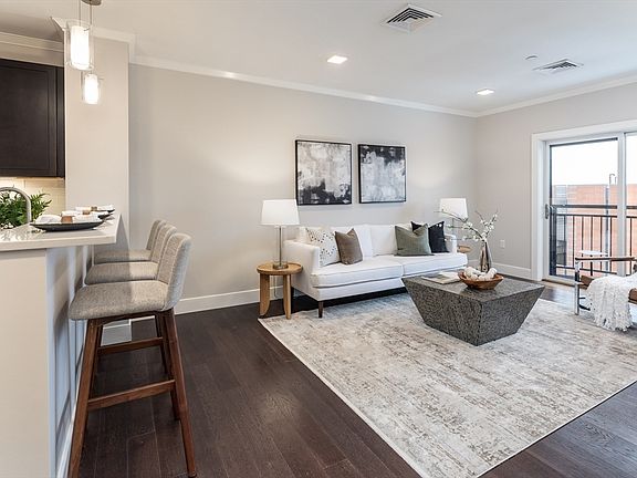 5th image of 320 Maverick St #505