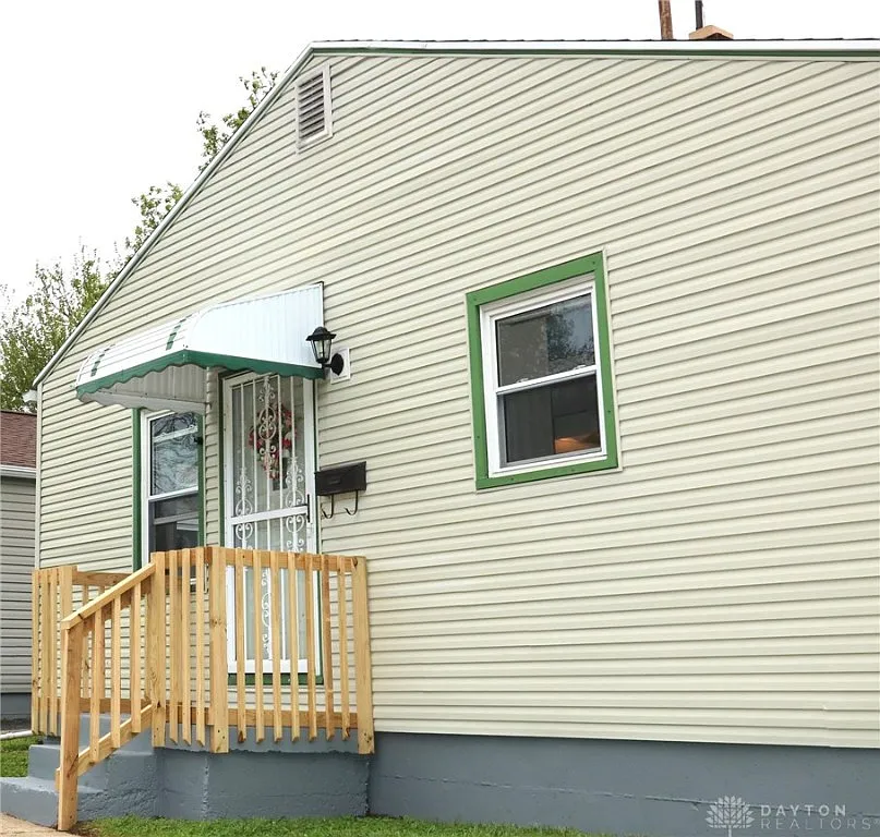 4421 Greenleaf Dr photo 1
