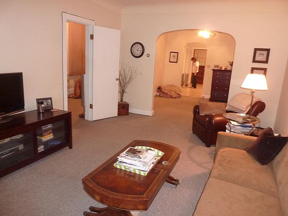 2nd image of 2527 N Marshfield Ave