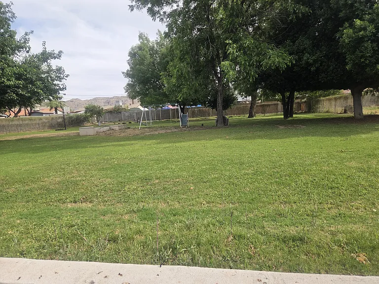 61 E Valencia Dr — Photo 10