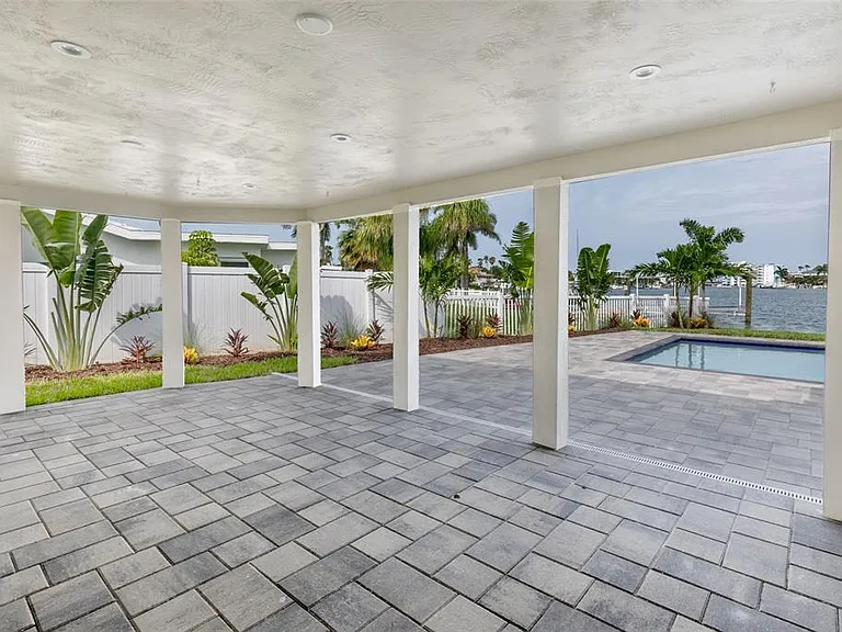 10350 Paradise Blvd — Photo 31